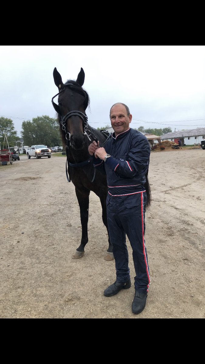 Fick äran att jogga fina Temporal Hanover idag på Red Mile. Fantastisk bana och anläggning. Imorgon börjar auktionen och vi hoppas få med oss någon häst hem😃👍🏻 Lexington är grymt för en hästälskare.