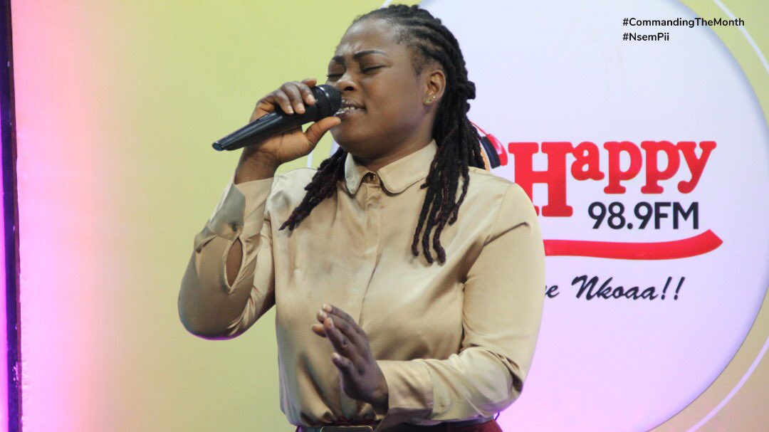 HAPPY989FM's tweet photo. An experience from to witness from the Unbreakable @JoyceBlessingGH 🔥🔥🔥🔥
#NsemPii #CommandingTheMonth https://t.co/WdsVDyxbpv