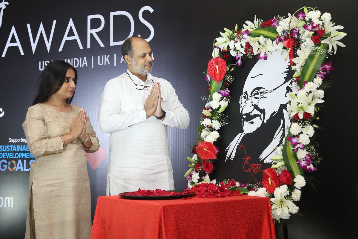A tribute to my teacher and idle Mahatma Gandhi on his 150th birth anniversary along with Mugdha Arora #mahatmapuraskar #mahatmagandhi #mahatma #mahatmaaward #mahatmasamman