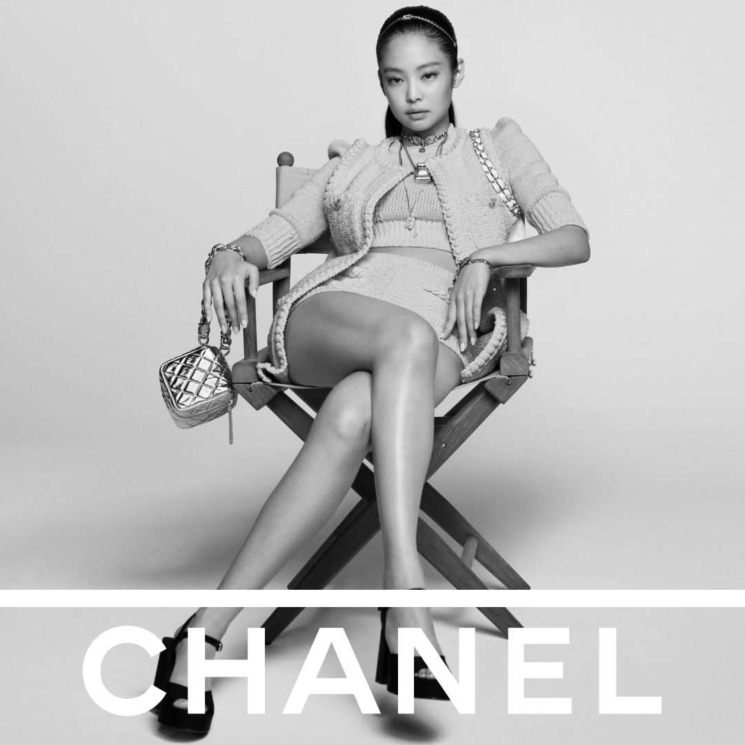 CHANEL's tweet photo. JENNIE poses both in front of the camera lens and behind it, revealing a first glimpse of the CHANEL Spring-Summer 2022 Ready-to-Wear collection.
The film of the show will be revealed on October 5th from 3pm, Paris time.
Portraits by Inez &amp; Vinoodh.
Camera Fujifilm
#CHANEL