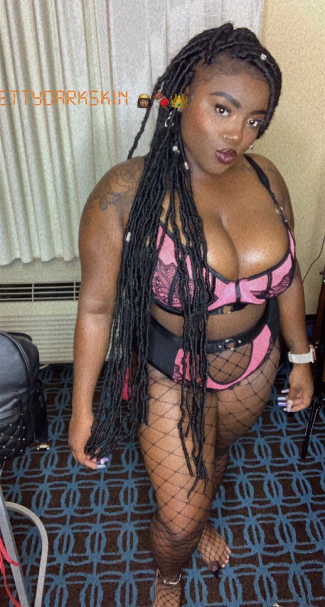 mthemysfit's tweet photo. Let me help you get ready for bed #curvycravingsllc is an intimate wear line created for curvy and plus sized women to feel just as sexy as everyone  else. That #tiktok keeps banning. #curvymodels #CurvyBodies #curvylingerie #curvyqueen https://t.co/Qf28px0CCH