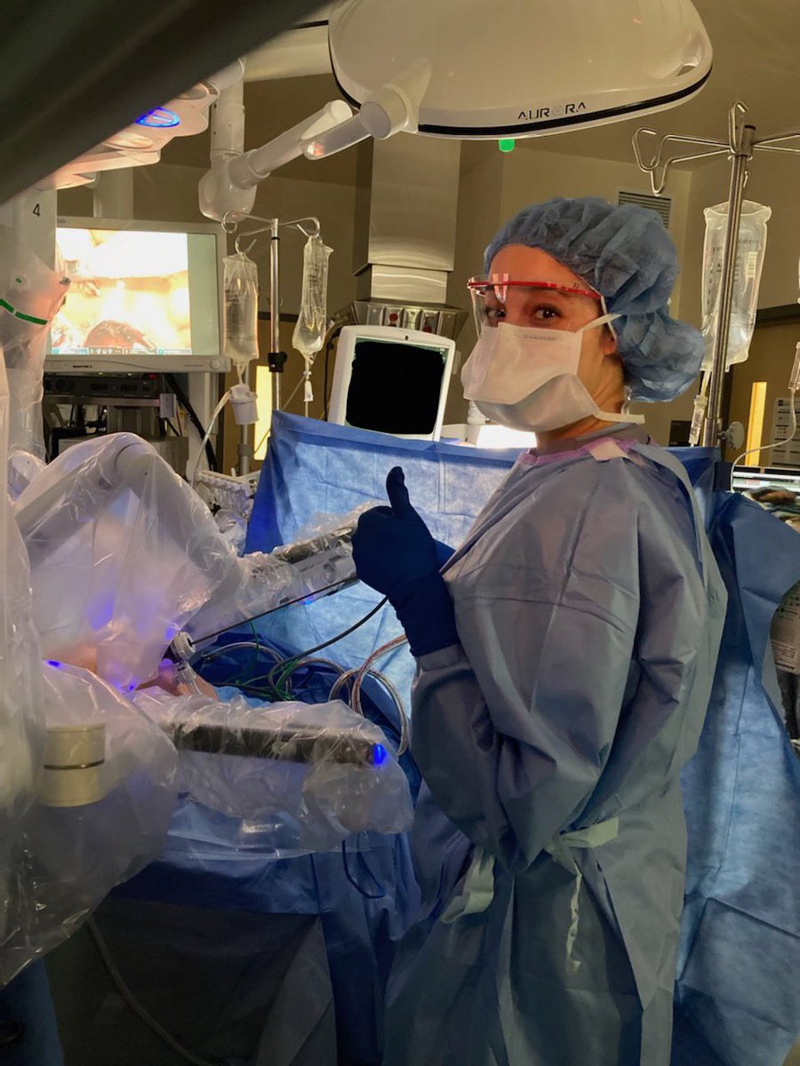 UrologyUAMS's tweet photo. PGY-1 @SamanthaD33 putting @UAMSSIMCENTER robotic training to good use as the bedside assistant. 

#UroSoMe #urology https://t.co/2jdA2Vdc4b