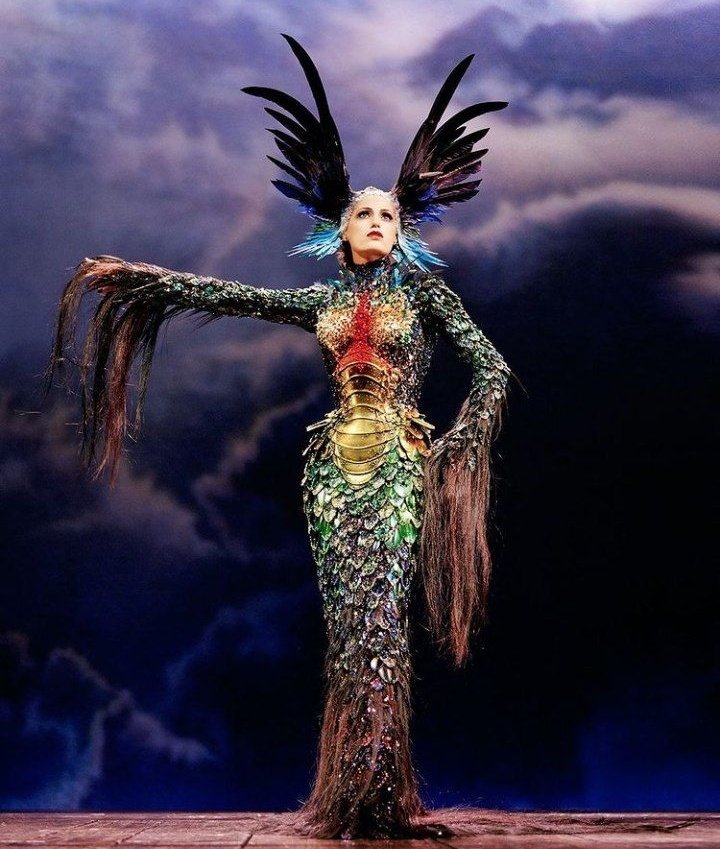 DioreSavage's tweet photo. Mugler, fall 1997 https://t.co/ggAkwIYXgJ
