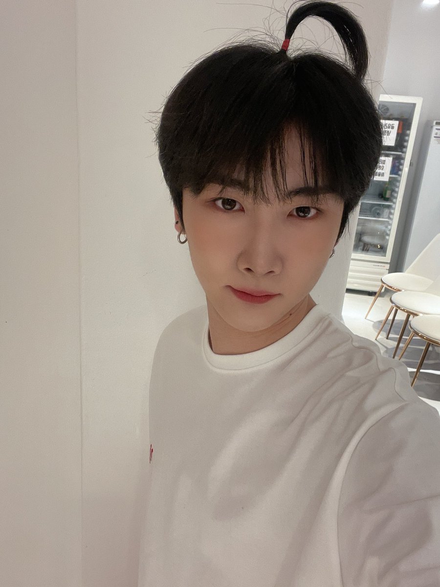 im_firaaaaa's tweet photo. Yesterday I felt tired. But, when I see your smile again, I think I can be stronger! Thank you for being a light for me. I promised to enjoy life and smile every time. It's because of you BAE HOYOUNG.
And also VERIVERY 💞💞💞💞💞
THANK YOU SO MUCH! https://t.co/kLoSsUAaYh