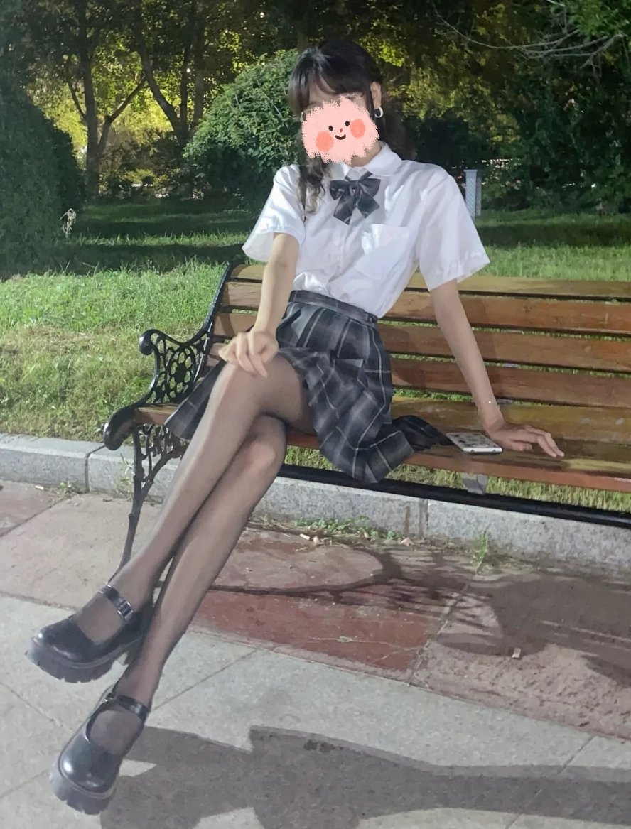 mayikekesiwa's tweet photo. 我:“师傅，可以给我拍个照片吗？拍得好看的话可以给你摸下黑丝！”(◦˙▽˙◦)
#黑丝 #白丝 #美腿 #连裤袜 #过膝袜 #露出 #反差婊 #福利姬 #文爱 #腿控 #丝袜控 https://t.co/qKzod7w3mN