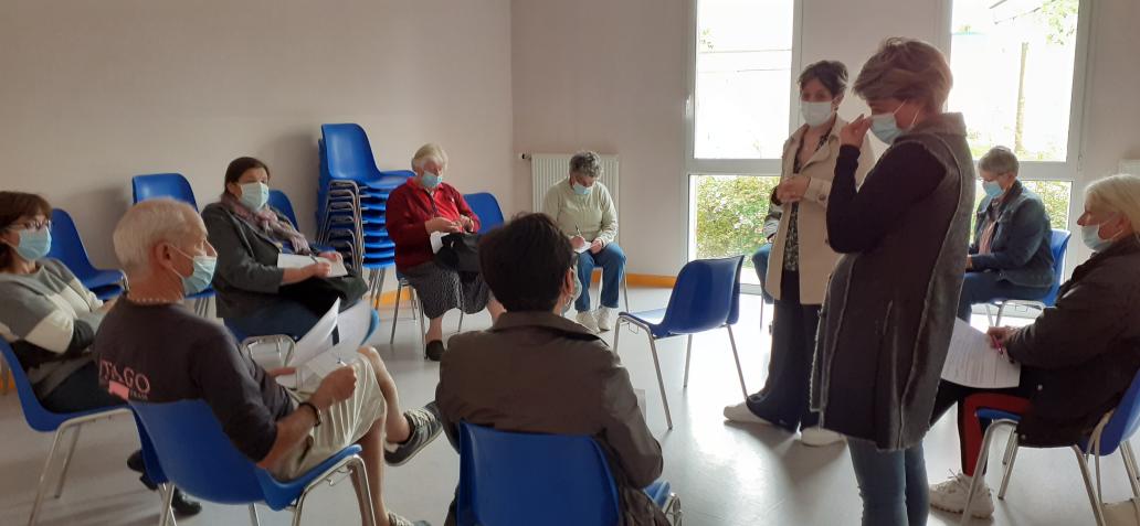 PE_AuvRA's tweet photo. Aidants, salariés à domicile, particuliers employeurs sont réunis à @VilleAmbert pour un atelier troubles musculo-squeulettiques
Invités par @IrcemPrevention, accueillis par le Clic Livradois Forez, ils feront le plein des bons gestes transmis par Julie de France kine prévention https://t.co/ovzeGXS9Ur