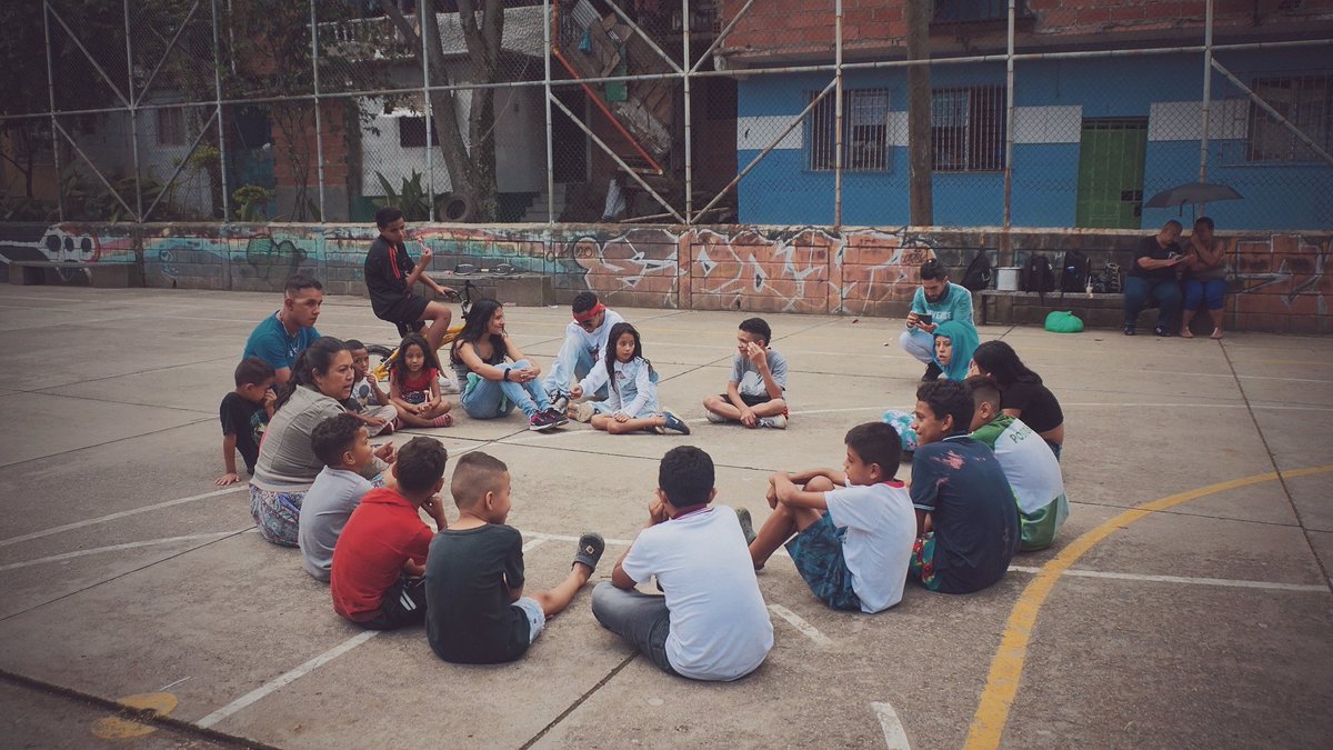 colaboratorio5's tweet photo. Estos son algunos momentos de nuestro semillero de comunicaciones en el barrio La Paralela recuerda
¡historias de Shaanti para ti! https://t.co/1ND3v0DDMv
