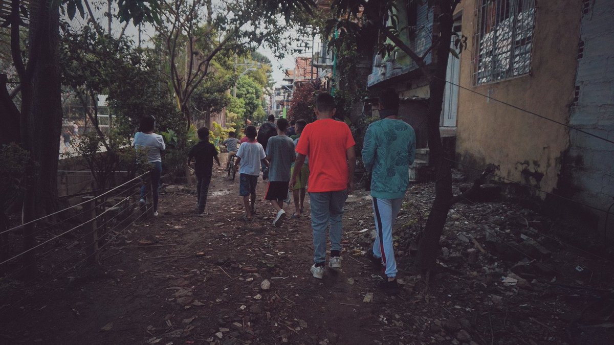 colaboratorio5's tweet photo. Estos son algunos momentos de nuestro semillero de comunicaciones en el barrio La Paralela recuerda
¡historias de Shaanti para ti! https://t.co/1ND3v0DDMv