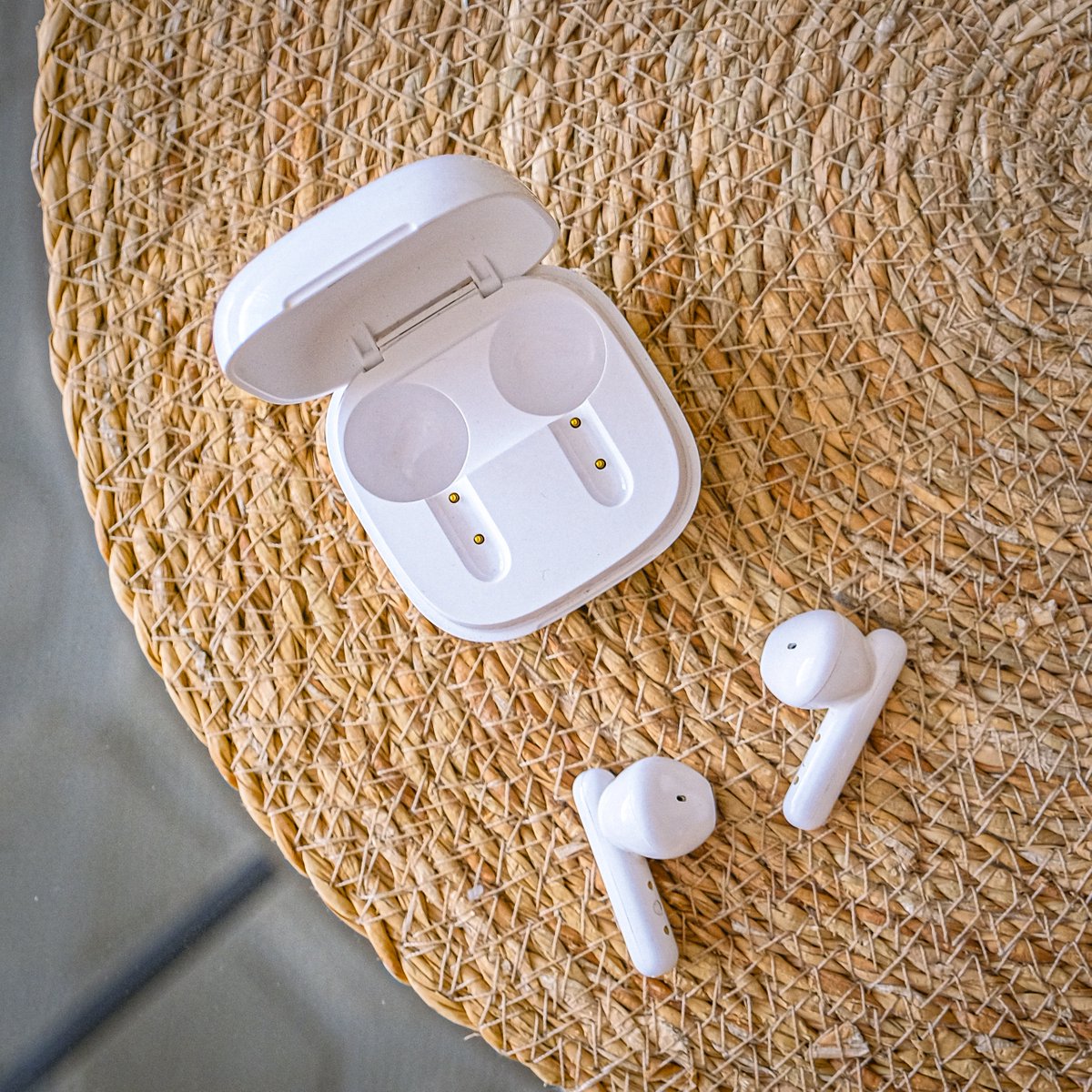 MOVEAUDIO S150'nin şarj kutusu ile tamamlanan klasik minimalist tasarımı ile her koşulda şık ol! … TCL Mobile Türkiye Resmi Instagram Hesabını şimdi takip etmeye başla: @tclshoptr 

#TCLS200 #TCL