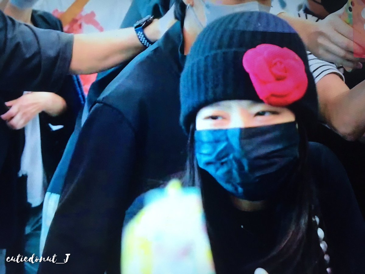 cutiedonut_JENNIE tweet media