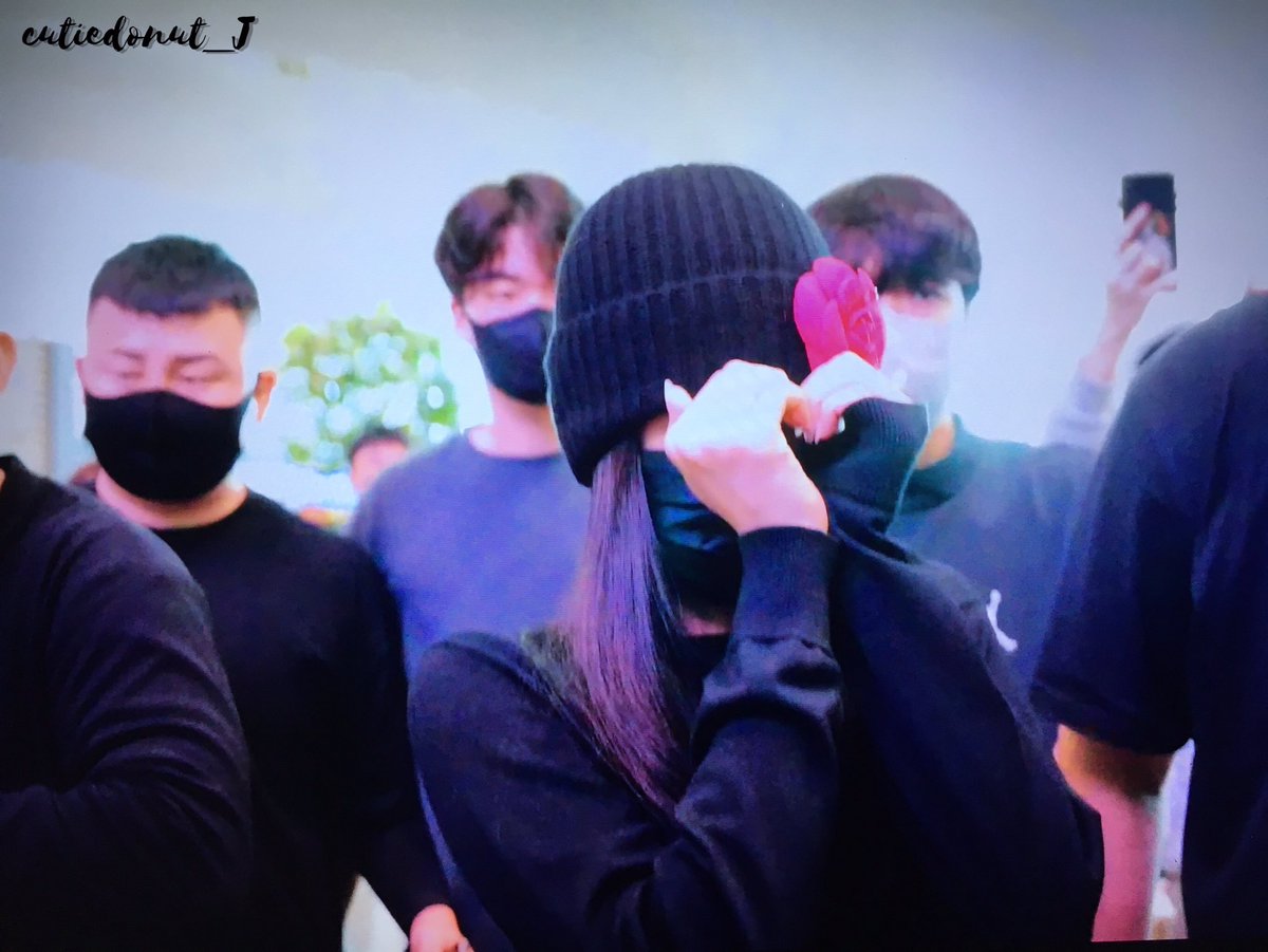 cutiedonut_JENNIE tweet media