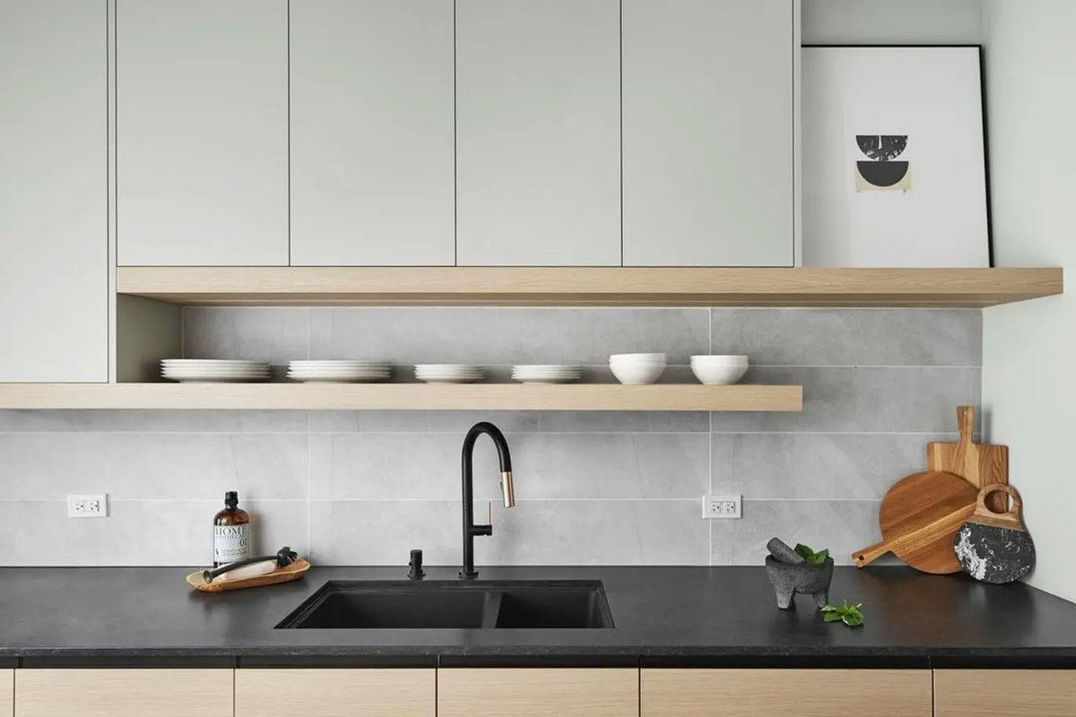 Clean. Calm. Neutral.

Dynamic Designline Duo: Here we see our Premline Grigio Chiaro matte teamed up with our <a href="/Cleaf_Official/">Cleaf</a> Sabia woodgrain! 😍 
#featurefriday #design #interiordesign

Design: <a href="/avenuedesigninc/">eva healy</a> 
Millwork: Impressions Kitchens
📸@kellyhorkoff
🛠 Kaza Contracting