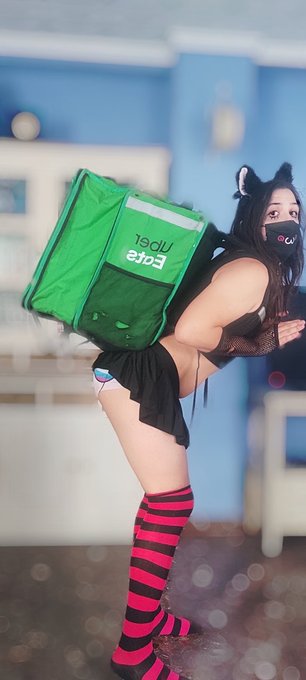 2 pic. Guess who needs to make some money
???♀???
Can i give you some "extra" services 
?????

Full Image