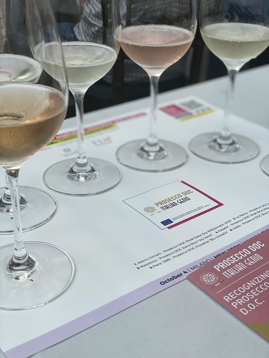 KitchnWhisperer's tweet photo. Learning about flavor profiles, sugars, bubbles and more from Milano Prosecco Masterclass. Choose the right bottle for appetizers, veggies, fish and pasta. Makes a difference! #proseccoDOC
#ProseccoDOCRose
#tasteprosecco
#ItalianGenio
@ProseccoDOC @GibsonsItalia https://t.co/ooDBVJUxio