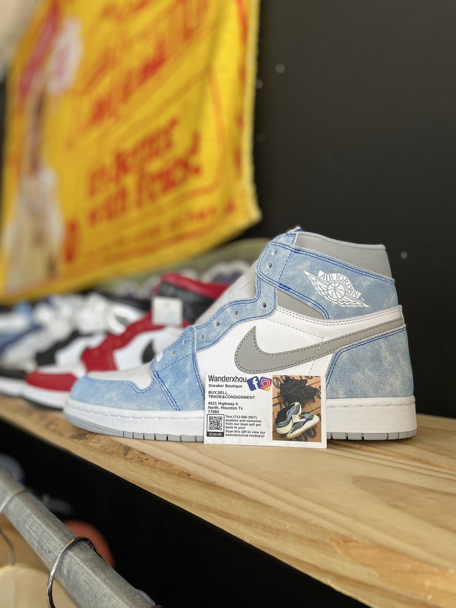 wanderxhou's tweet image. Both size 11 
Now available in store!
Dm or text 713-588-3927 for pricing!
We’re always accepting trades/size swaps!