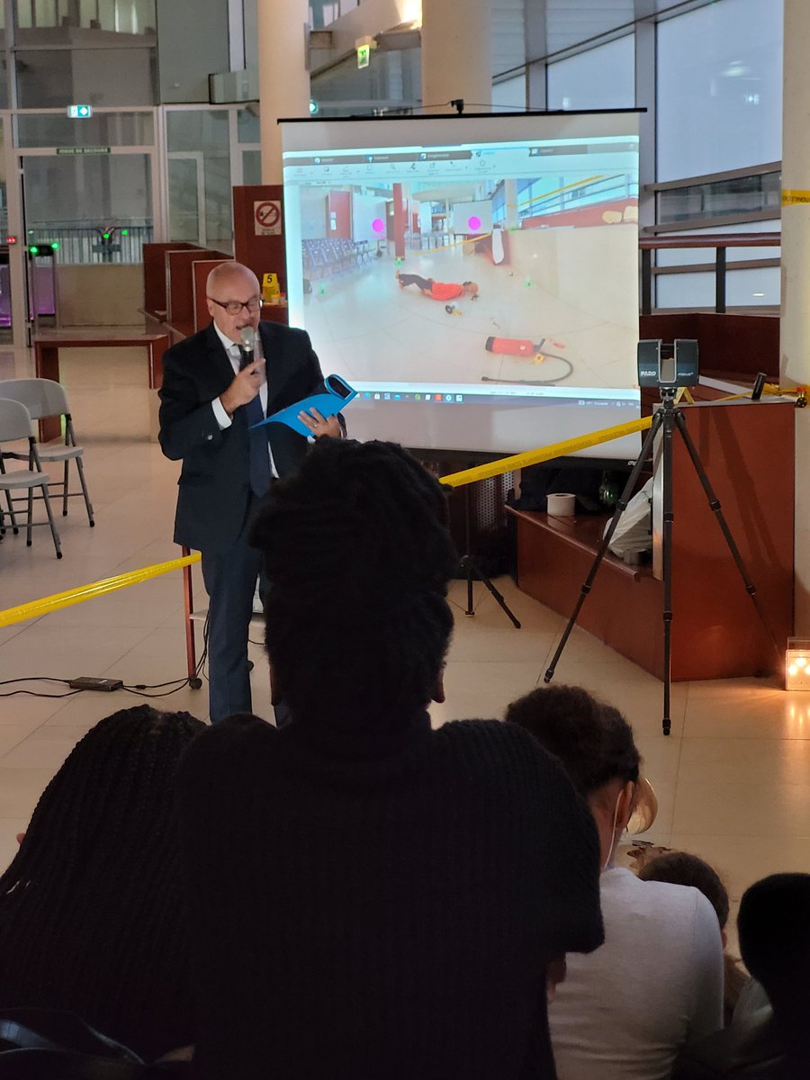 Avisé d'un crime, l'OPJ prévient le parquet. Intervention du médecin légiste, de l'enquêteur et du technicien en investigation criminelle.