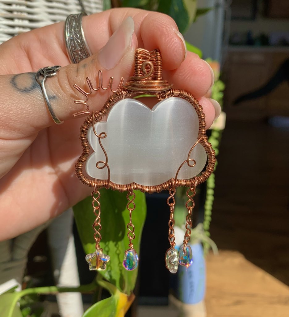 heidiswrapss's tweet image. Selenite cloud 🌧⭐️🌞 (available this friday 10/8 @ 3:33 pm cst)