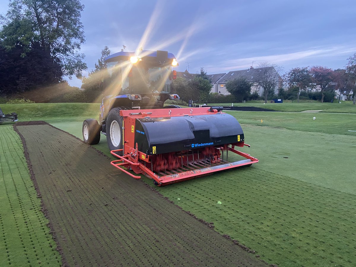ADuncan78409012's tweet image. Greens Reno’s part one today. Boys worked their socks off and the volunteers were awesome. 10 greens down and a big push tomorrow to get them finished off with a final brush before some Graden CSI work..💪⛳️