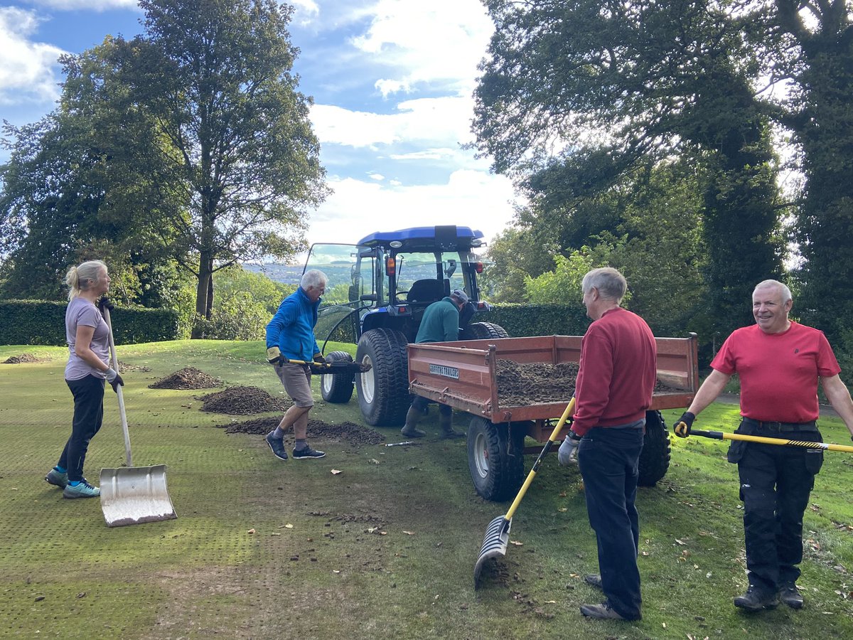 ADuncan78409012's tweet image. Greens Reno’s part one today. Boys worked their socks off and the volunteers were awesome. 10 greens down and a big push tomorrow to get them finished off with a final brush before some Graden CSI work..💪⛳️