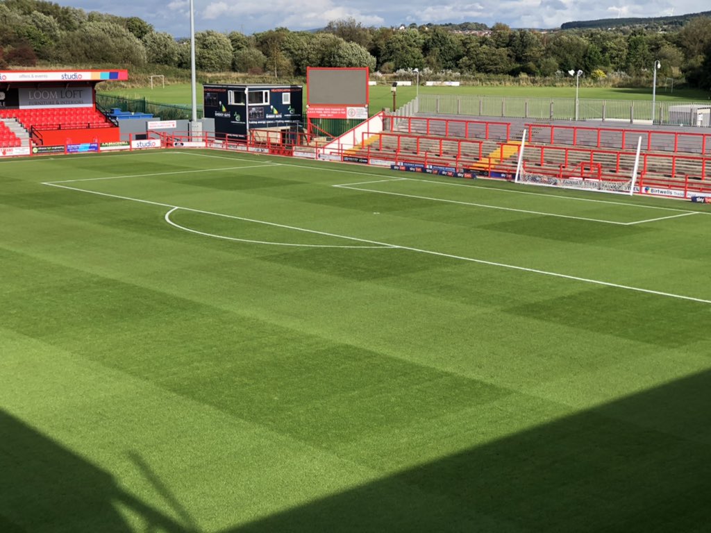 ben_kay8's tweet photo. Pitch prep done a day earlier to avoid the monsoons 😆 although prob double cut again anyway 😆
Divot
Hoovered again
Cylinder mow
Sprayed
Marked out all today, also sneeked into the chairman’s room for a peak 🍻
Think @ItsATurfLife got lost on that circle 🤣 #goagaintomorrow https://t.co/wd8alJX8W5