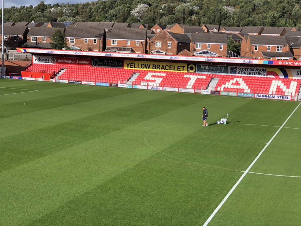 ben_kay8's tweet photo. Pitch prep done a day earlier to avoid the monsoons 😆 although prob double cut again anyway 😆
Divot
Hoovered again
Cylinder mow
Sprayed
Marked out all today, also sneeked into the chairman’s room for a peak 🍻
Think @ItsATurfLife got lost on that circle 🤣 #goagaintomorrow https://t.co/wd8alJX8W5