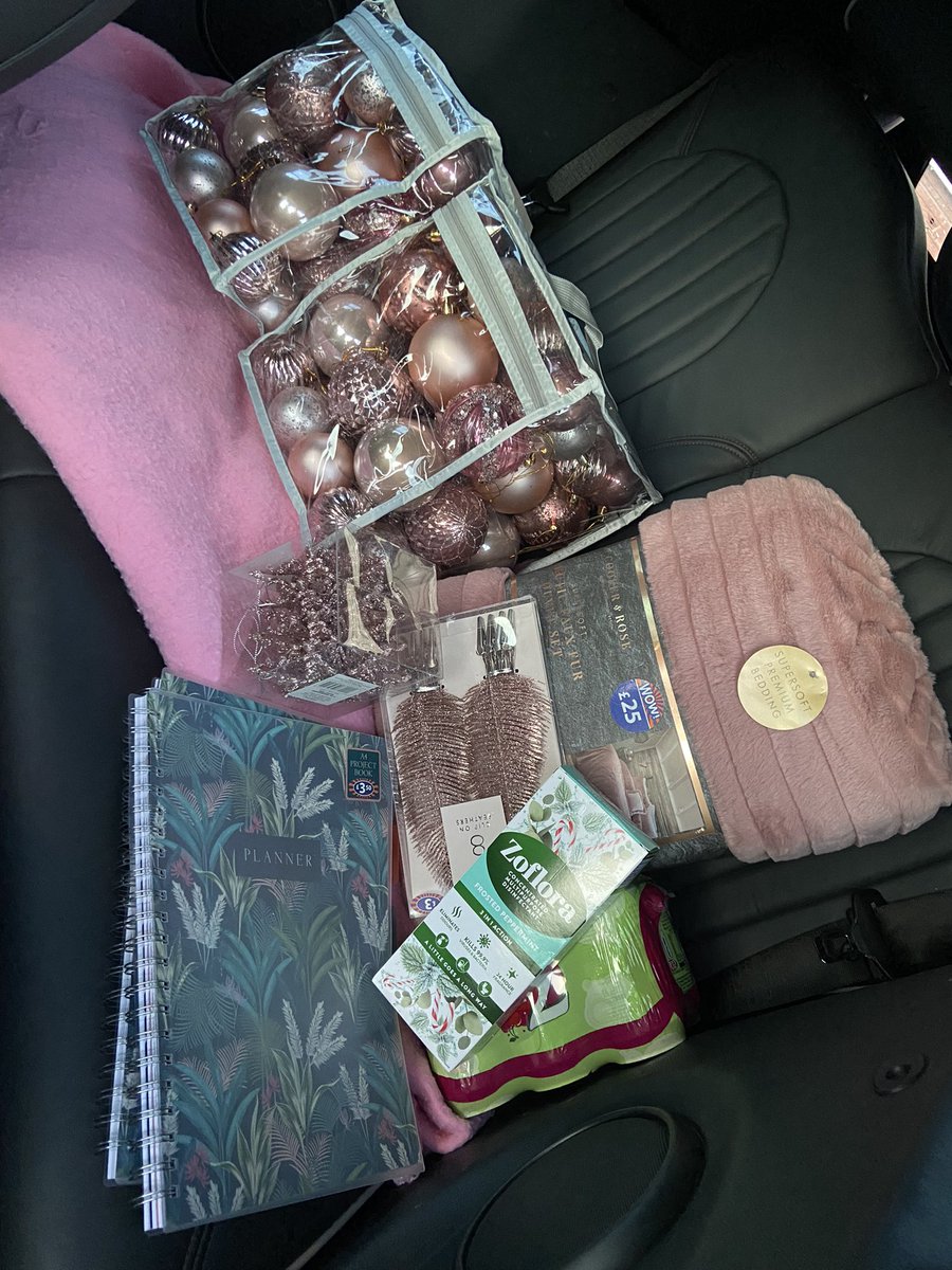 _Stevie_YC's tweet photo. @bmstores Just nipped to @bmstores for a notepad 😂💗❄️ can I put my tree up yet? 🎄🤶🏽🎅🏽 https://t.co/bnwH8ltGQ3