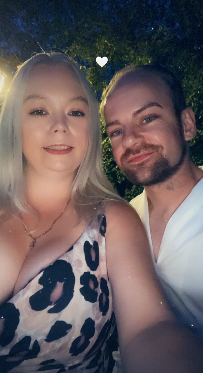 chelseakez's tweet photo. #throwback wedding guest pics 🥳🥂 https://t.co/zK0wirKY13