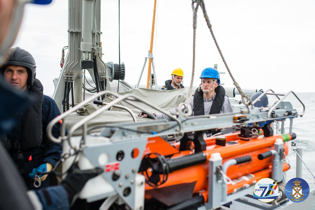 TheBelgianNavy's tweet photo. Une pensée particulière pour les équipages de nos chasseurs de mines en lutte quotidiennement contre les engins explosifs sous-marins. - Een speciale gedachte voor de bemanningsleden van onze mijnenjagers die dagelijks vechten tegen onderwater springstoffen. https://t.co/ODo0mFDWbq