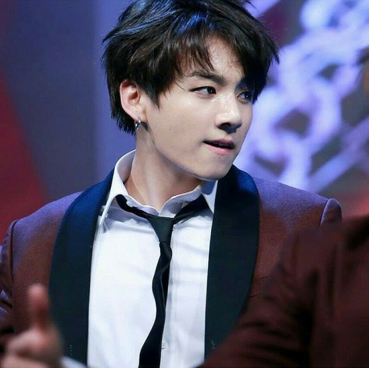 taeveeee's tweet photo. to this date i refuse to believe these two jungkook pictures were taken in the same year https://t.co/jDDGdxshC4
