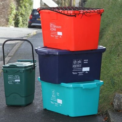 PowysRecycles's tweet photo. With more rain across Powys please remember to #keepalidonit to keep recycling dry &amp; tidy 

#diolch 

Gyda mwy o law ar draws Powys cofiwch gadw caead arno i gadw ailgylchu'n sych a thaclus

♻️🏴󠁧󠁢󠁷󠁬󠁳󠁿☔️ https://t.co/8BoffZPwGa