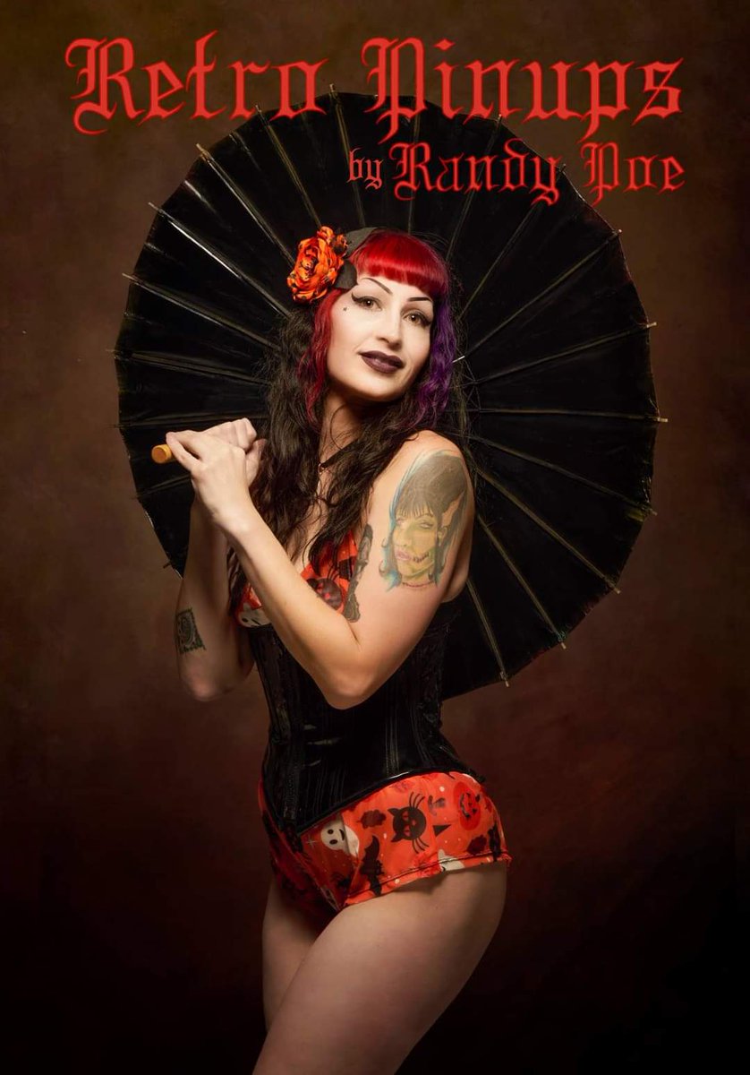 GinaMacabre's tweet photo. Have you missed me? #retropinups #gothbabe #pinup #altmodels #witchtober https://t.co/5nMiD5ORWw