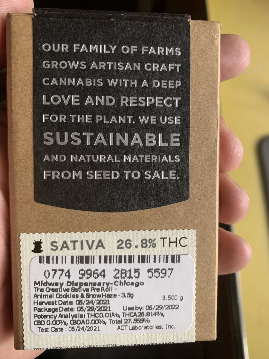 UchibaF's tweet photo. I’ve been hearing nothing but good things about these pre rolls from @LowellFarms so I had to grab a pack my self. First thing is the packaging is amazing comes with matches and has a magnetic cover. Dopest packaging in the game right. Time to light one up and taste test 🔥🔥💨💨 https://t.co/qpy8Mi0TFM