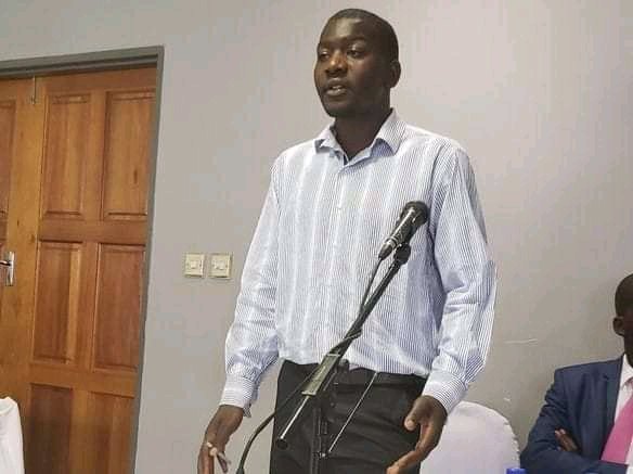 Now that you are all here, let me tell you about @MakomboreroH. He has been in prison for more than 200 days on pre-trial detention. His only crime is believing and fighting for a better Zimbabwe. Mako, like every one of us, deserves freedom!
#FreeMako | #MakoMonday