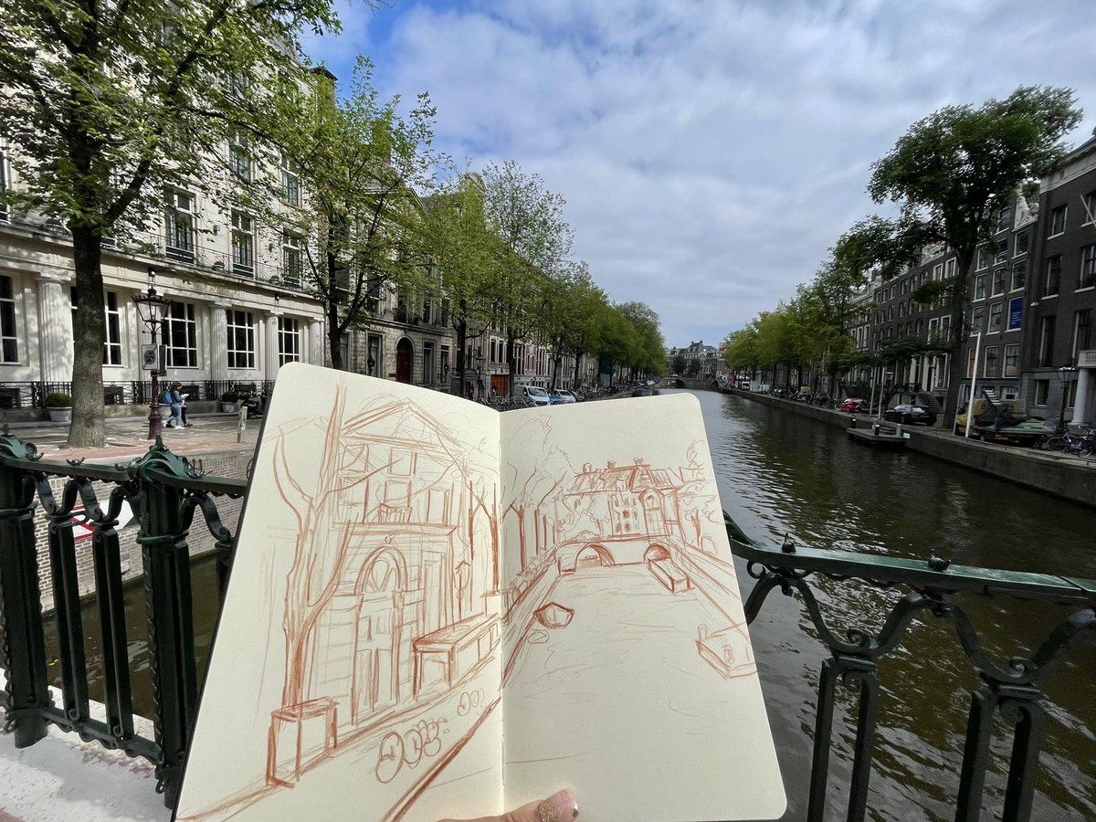 Amurakills's tweet photo. Travel sketchbook 🖊 https://t.co/qTzfsK27tn