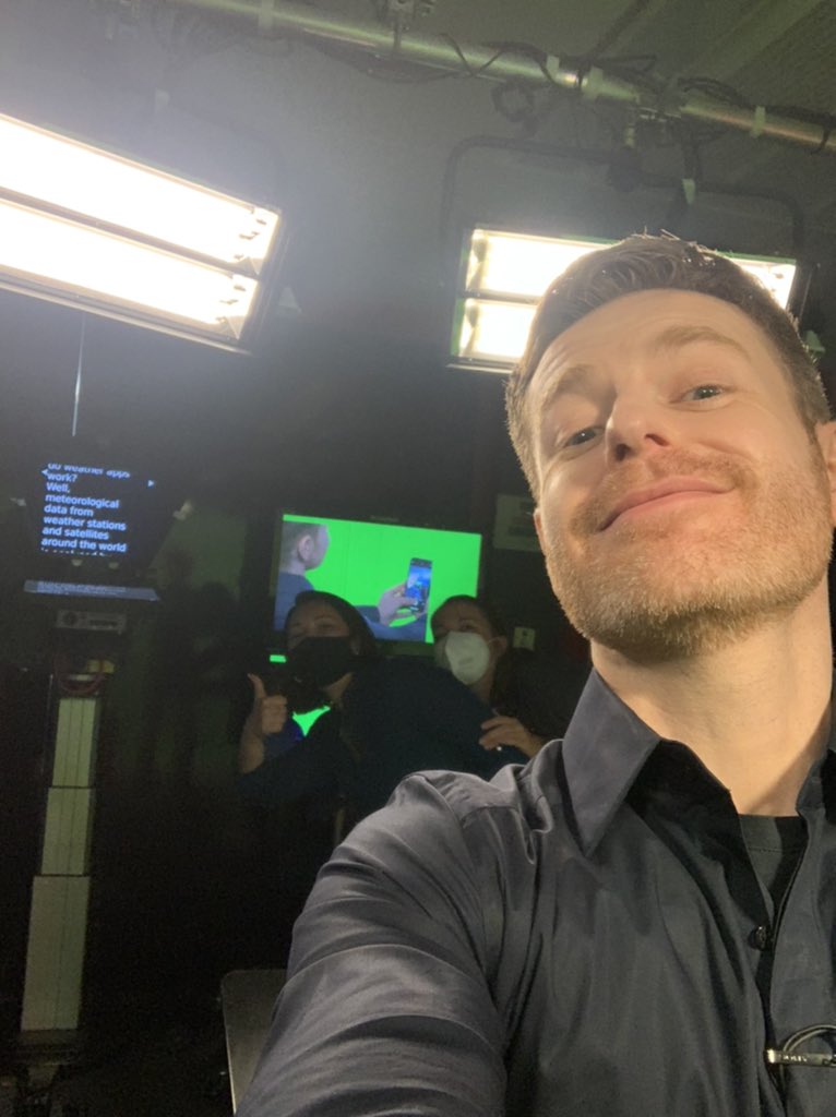 Schafernaker's tweet photo. Was in a studio for hours and…OMG just saw Instagram is down, WhatsApp is down, Facebook is down😱…is everyone hanging out on Twitter right now? https://t.co/TbZO028Vlg