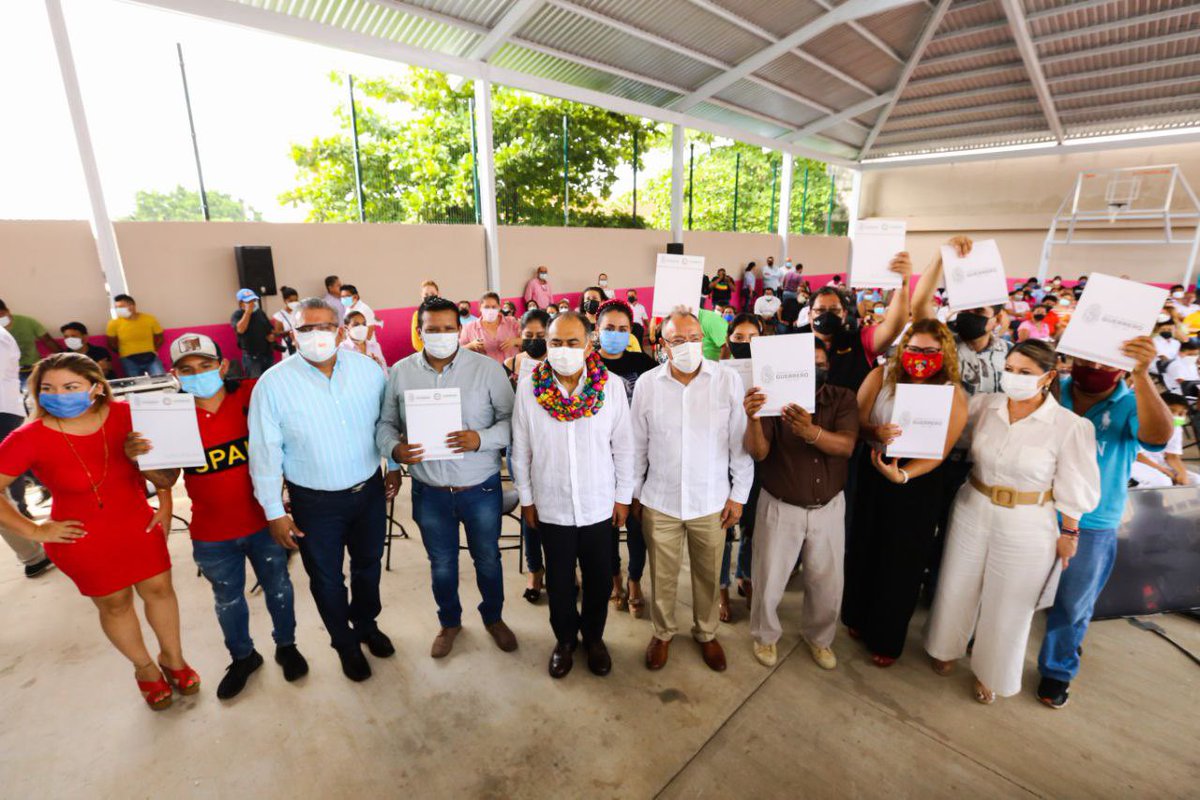 HectorAstudillo's tweet photo. Durante el evento de arranque de clases presenciales junto al Srio. de Educación, al Srio. de la Sección 14 del SNTE, Javier San Martín Jaramillo y a la directora @NybiaSolis; entregamos 560 basificaciones y más de 680 plazas FONE a docentes con 13, 15, 16 y 18 años de antigüedad https://t.co/orn17H2FBT