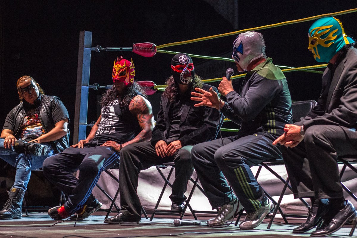 Te invito a conocer algunos eventos y actividades que despliegan lucha libre, cine, cultura y arte en:  jinetesampleadores.wordpress.com/lucha-libre/