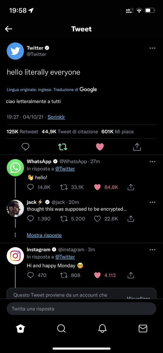 Chicco2001colle's tweet photo. Sono talmente confusi da colpirsi da soli😂 
#instadown #whatsappdown #Zuckerberg #facebookdown https://t.co/JuyDzTc8h4