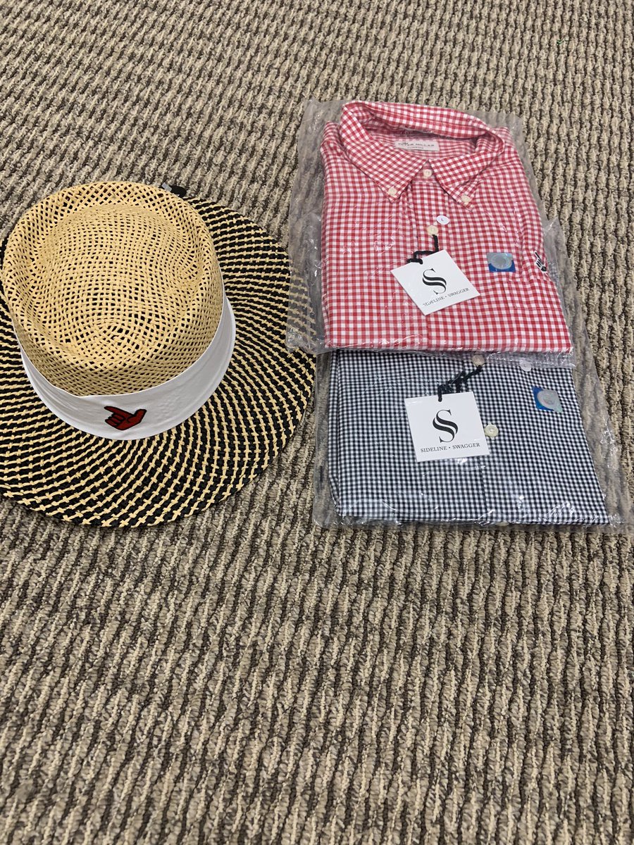 SidelineProv's tweet image. I made this package for the traitor before he left town like the scumbag he is. Found it in my garage. $500 worth of gear. All shirts are large. Bidding starts at a buck. Like, retweet, comment your bid to be entered. No exchanges. You get what’s in the #TuckFexas box. 1/2