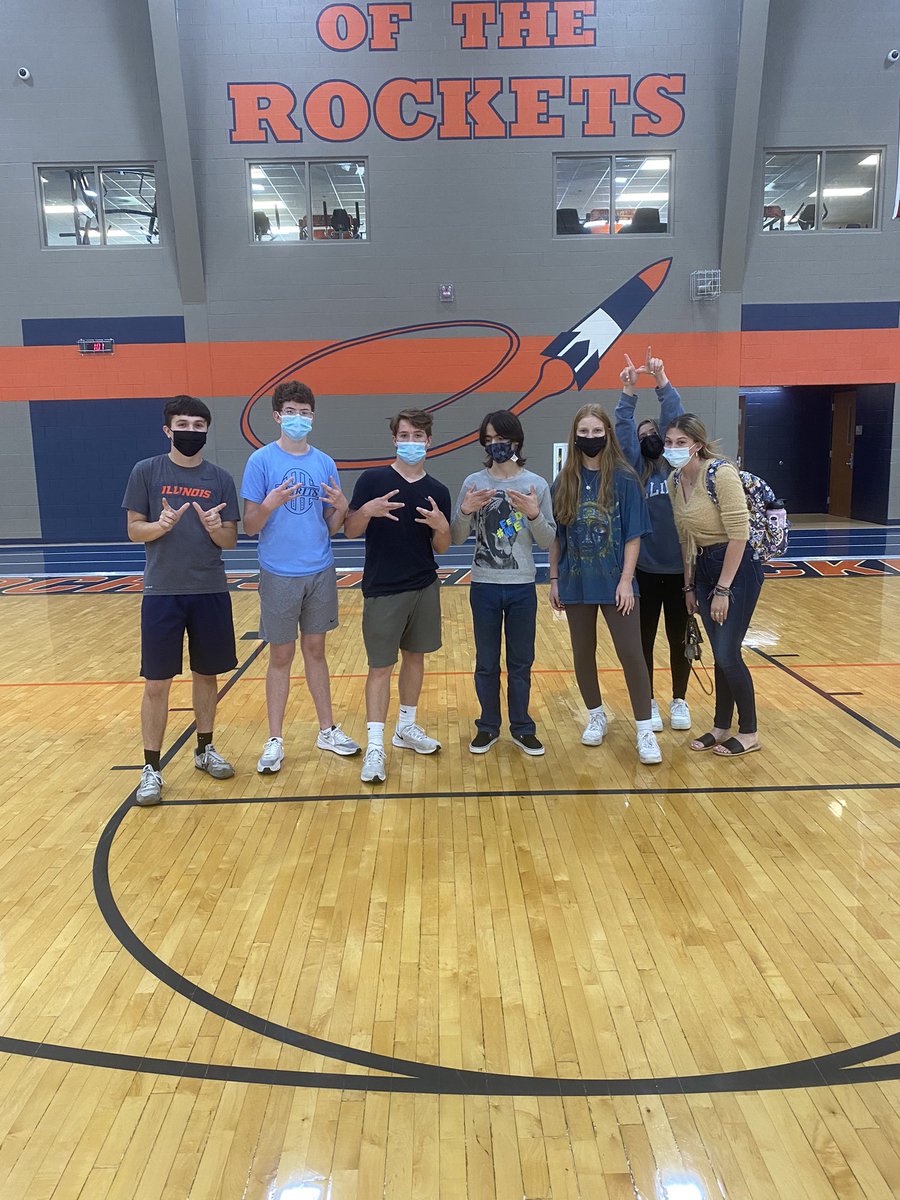 Lindsay Schneider tweet media