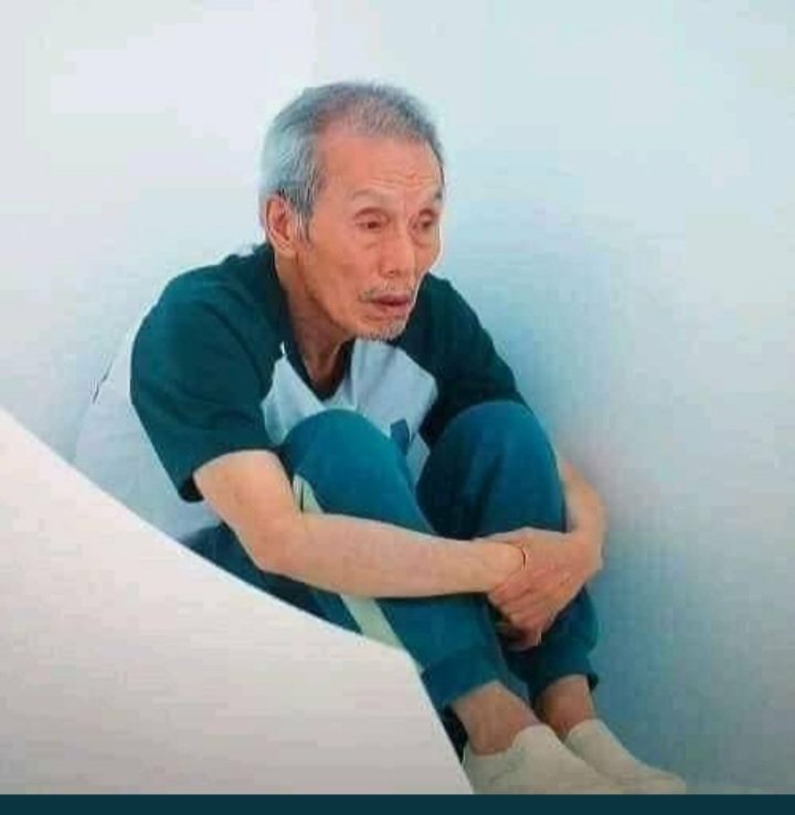 How we be waiting for #WhatsApp and #Facebook to be back