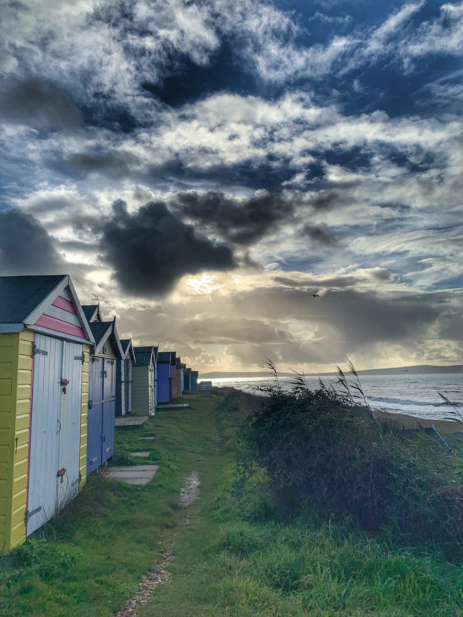 armstrongevent's tweet photo. Dramatic sea scenes #milfordonsea #seascape #coastalphotography https://t.co/XIWudAWOo5