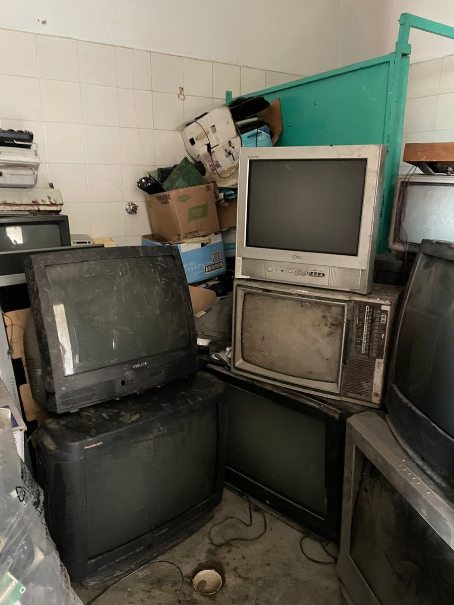 JonathanG9's tweet photo. Aprovechamos este corte de redes, para informarte que si quieres apoyar al medio ambiente, recicles tus electrónicos y electrodomésticos que ya no te sirvan con nosotros, escríbenos al 9982142875 y vamos directamente contigo. ♻️🌍 @VivoEnCancun @VivoEnPlayaDC https://t.co/4R05qkoqKf