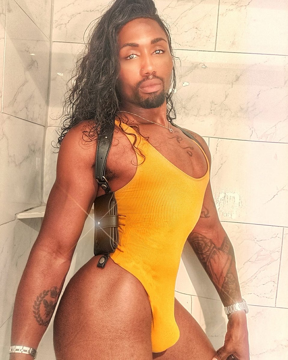 Khole_rose's tweet photo. Baywatch vibes .#ONEPIECE #beach #longhair #gay #sexy https://t.co/hjFX8bB9QH