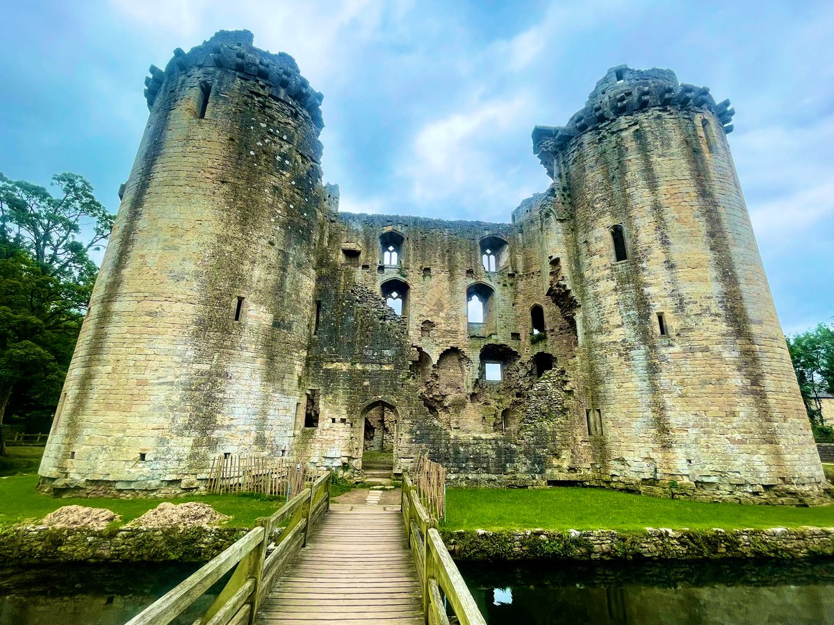 UkTravelling's tweet photo. Nunney Castle 🏰

 #nunney #somerset #castle #englishheritage #englishcastle #englishhistory #englishcivilwar #historicengland #historicbritain #medievalcastle #england #travel  #travelphotography #nature #NaturePhotography #countryside #englishcountryside https://t.co/A3g7dDuu2u