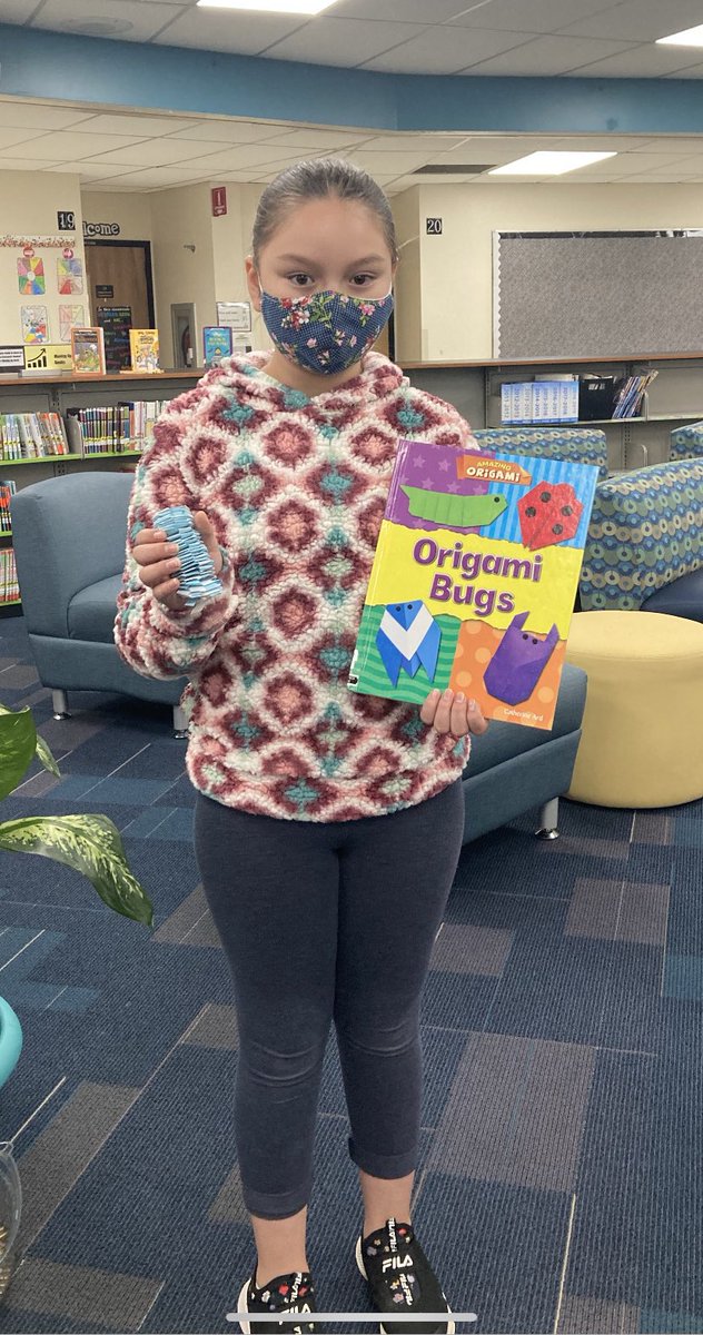 MrsTokarczyk's tweet photo. We love when our students come to visit us in the LMC to show us what they made using  one of their non-fiction books! @MsVillaWV @wdsd_7 @WestviewSchool1 https://t.co/kgGXQngUBN