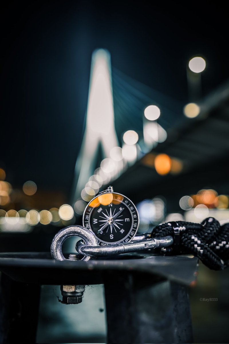 RayB333's tweet image. Oost, West, Thuis best!😉
#Rotterdam #Erasmusbrug #Nederland #streetphotography #cityscape #bokeh #sonyalpha #bealpha #NightPhotography