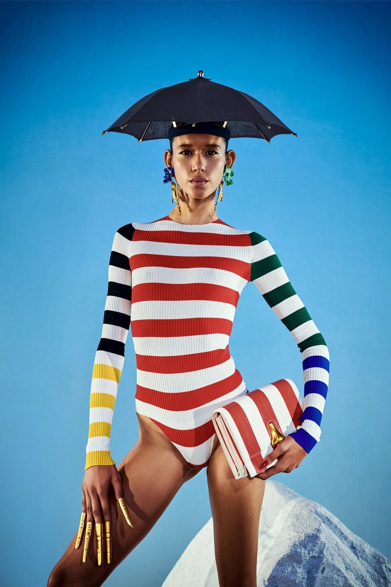 BazaarBR's tweet photo. MODA - Schiaparelli reforça seu DNA surrealista e revisita a história de sua criadora. Veja dez coisas que amamos do verão 2022 da marca. SAIBA MAIS EM https://t.co/MwrzvONqDe SIGA A BAZAAR https://t.co/NwzbfJwn6Q https://t.co/aZOXKlvwmW