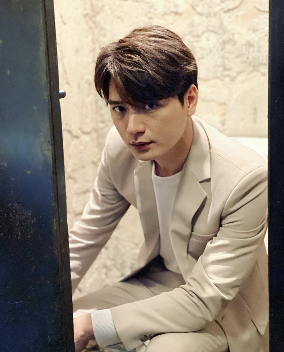 RinnarinP's tweet photo. ชอบบบบทุกลุคเลย ดีงามมมม

#CentrumxMrK
#วิตามินรวมของคริส https://t.co/lgvcQsMbGM