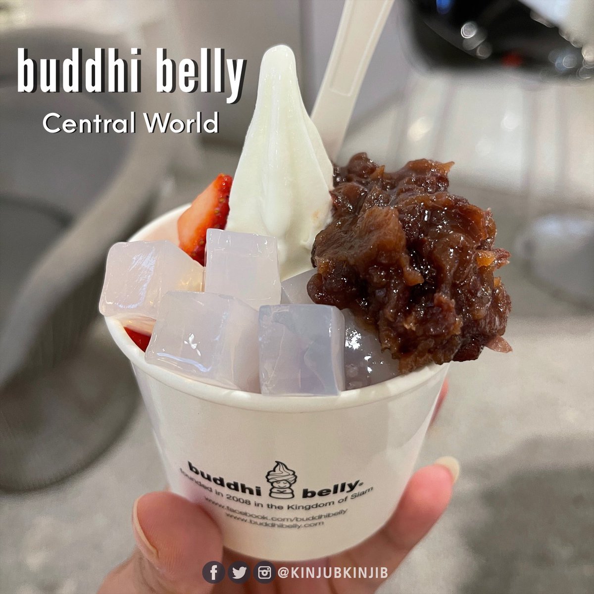 kinjubkinjib's tweet photo. 🍦เปิดวาร์ปร้านโฟรเซ่นโยเกิร์ตที่อร่อยไม่เคยเปลี่ยน Buddhi Belly เรามาที่สาขา CTW ตัวโฟรเซ่นโยเกิร์ตของที่นี้จะมีความหอมละมุน เราชอบสั่งรสออริจินอล จะหวานอมเปรี้ยวนิดๆ อร่อยฟุดๆ แถมที่นี้เขาจะใส่ท็อปปิ้งมาให้แบบล้นๆเลยนะ กินแล้วชื่นใจฟุดๆ
@aroii #อร่อยบอกต่อ https://t.co/wgX8Vl5DYB